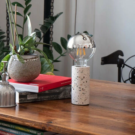 XANLITE - Ampoule LED G95 Silver, Culot E27, 8W Cons. (60W Eq.), 350 Lumens, Lumière Blanc Chaud - RFDE850B95TS â Image 4